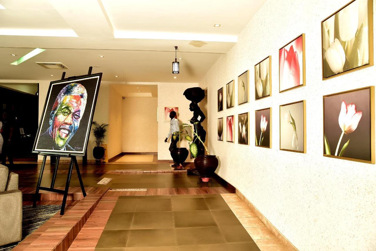 Hotel Golden Tulip Ibadan Esterno foto