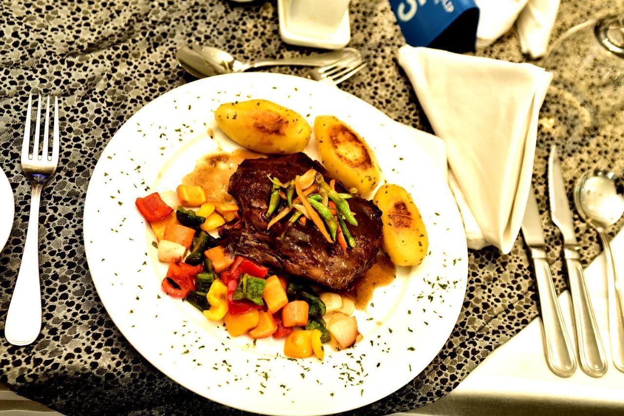 Hotel Golden Tulip Ibadan Esterno foto