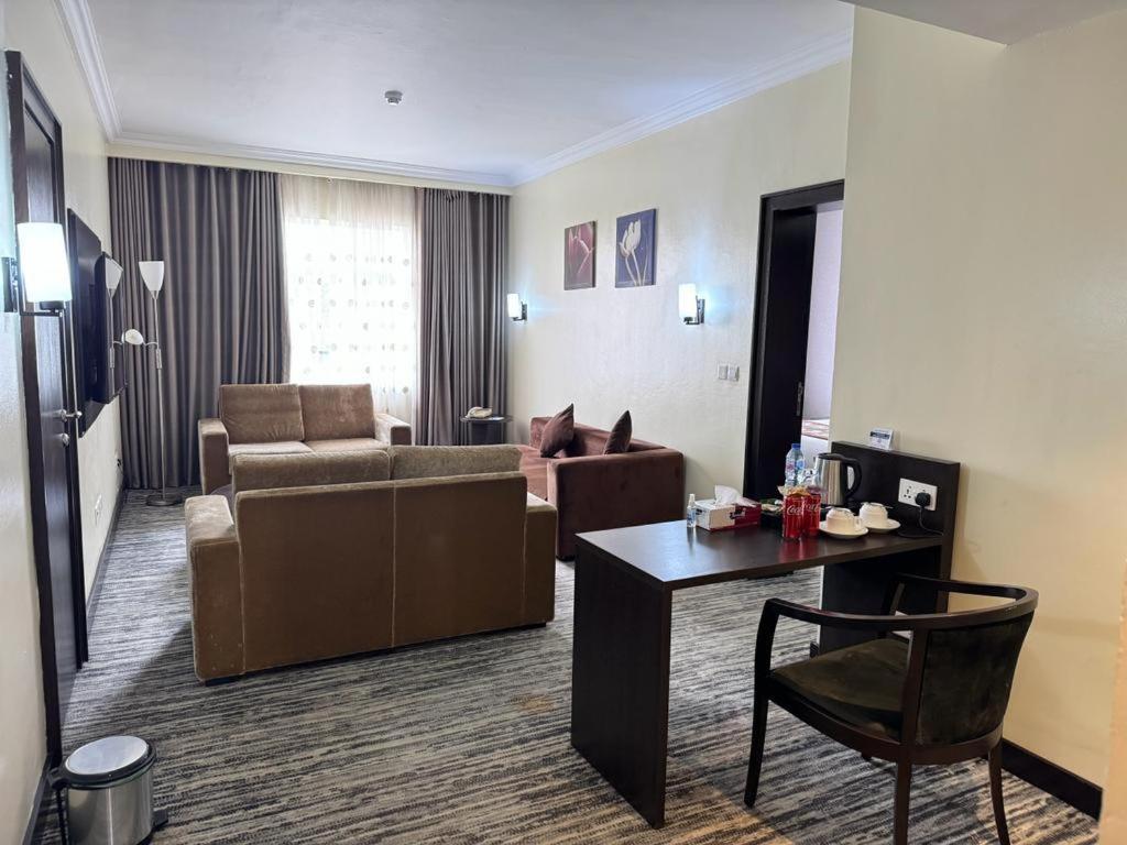 Hotel Golden Tulip Ibadan Esterno foto