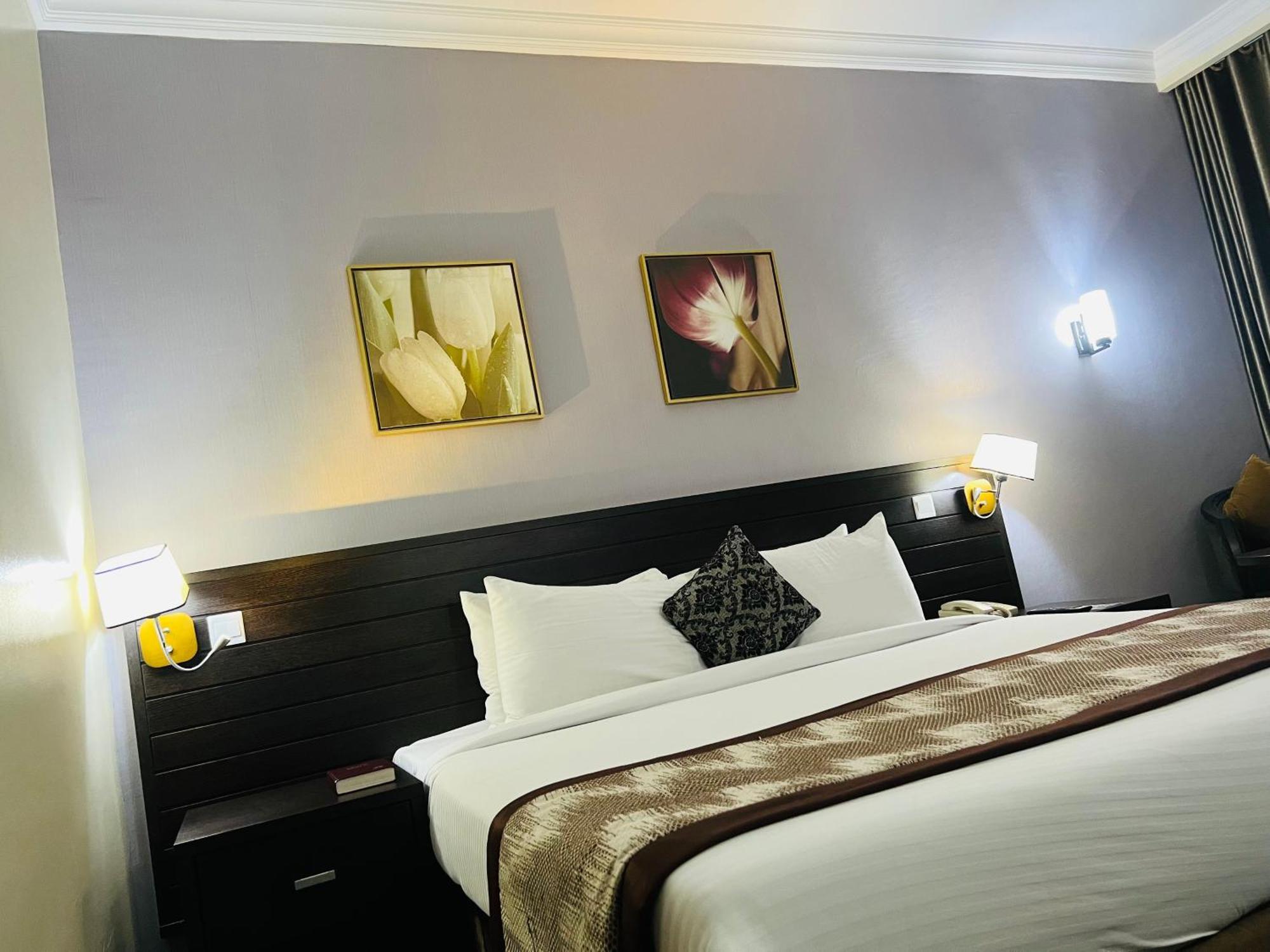 Hotel Golden Tulip Ibadan Esterno foto