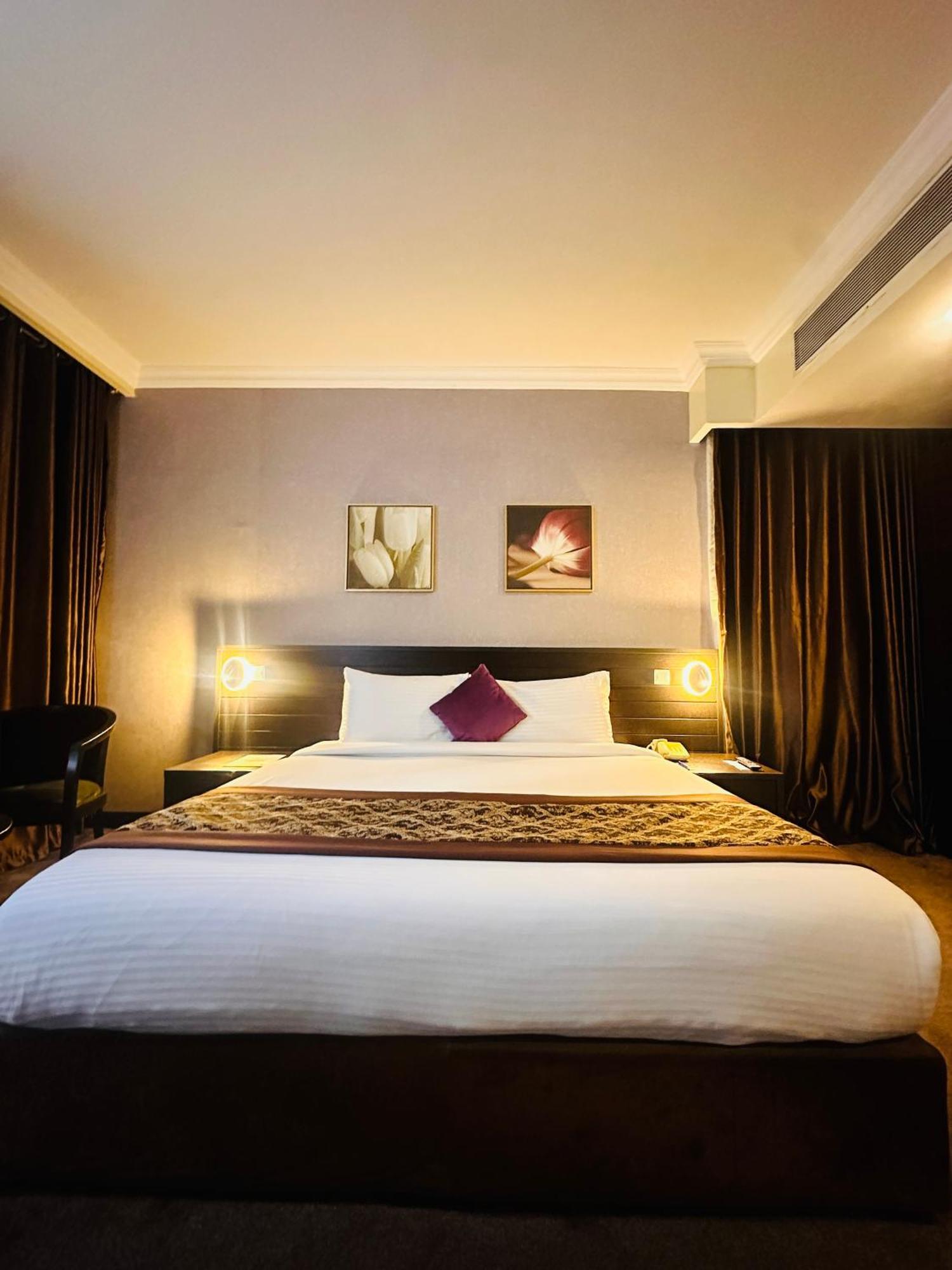 Hotel Golden Tulip Ibadan Esterno foto