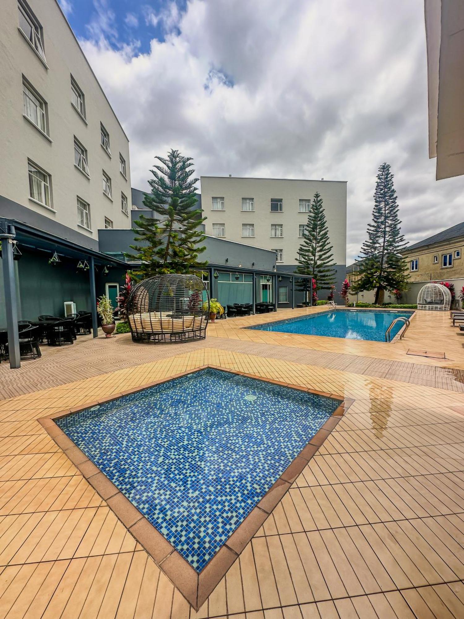 Hotel Golden Tulip Ibadan Esterno foto